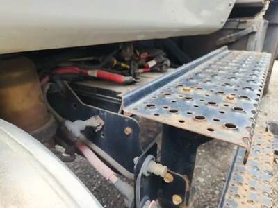 International WorkStar 7500 Battery Box