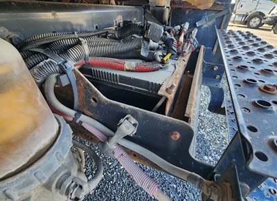 International WorkStar 7500 Battery Box