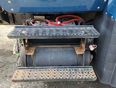 International WorkStar 7600 Battery Box