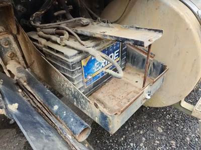 Mack CHN613 Battery Box