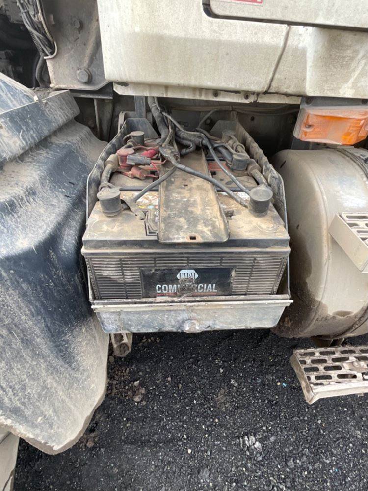 Mack Granite CV713 Battery Box for a 2003 Mack CV713 Granite For Sale