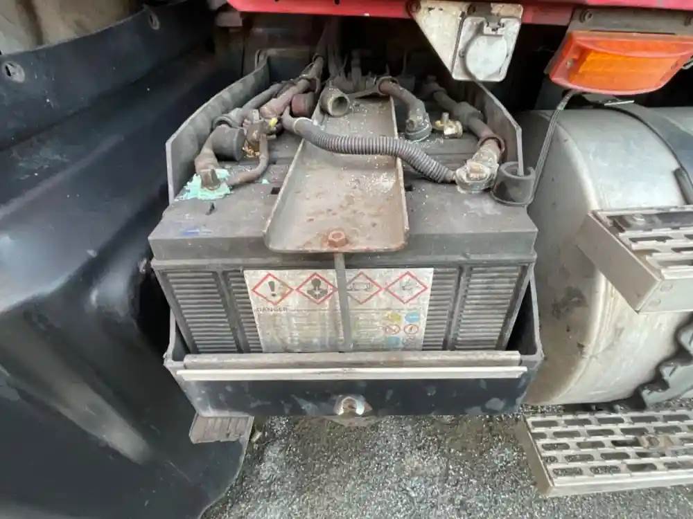 Mack Granite CV713 Battery Box for a 2004 Mack CV713 Granite For Sale