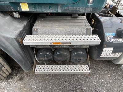 Mack Pinnacle CXU613 Battery Box for a 2012 Mack CXU613