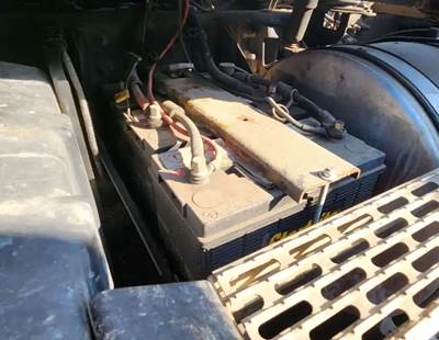 Mack Vision CXN613 Battery Box for a 2007 Mack CXN613