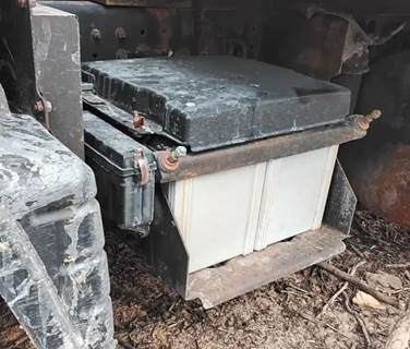 Mitsubishi FEC52S Battery Box