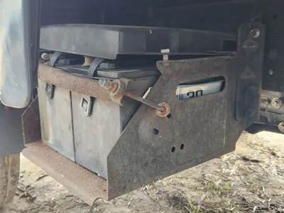 Mitsubishi FEC72W Battery Box