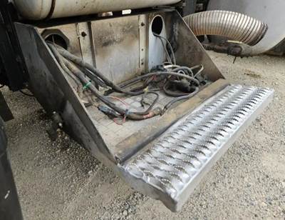Peterbilt 385 Battery Box