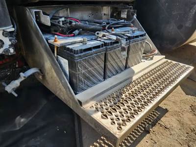 Peterbilt 389 Battery Box