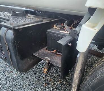 (Used) 1999 Chevrolet C7500, Battery Box, Side: Driver Left Side, Capacity: 2