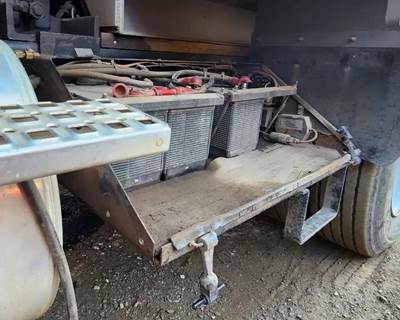 Volvo / WhiteGMC Autocar ACL64 Battery Box for a 1994 White AUTOCAR ACL64