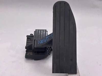 Used 2018 Peterbilt 579 Throttle Pedal, Part # D21-6021-300