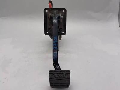 Used 2018 Peterbilt 579 Throttle Pedal, Part # G90-1174-20131210 / 01674AS / K30171