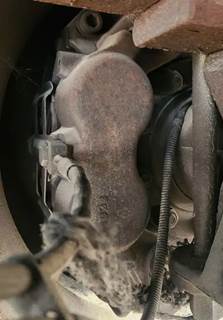 Dana-Spicer 19060S Brake Caliper for a 2006 Isuzu FTR