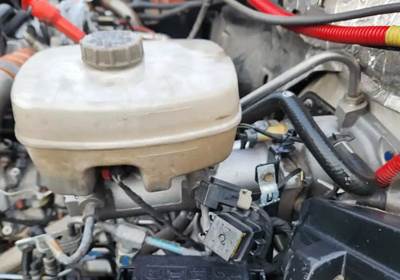 Chevrolet Silverado 5500HD Brake Master Cylinder