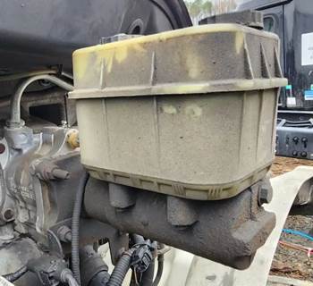 Hino 268 Brake Master Cylinder