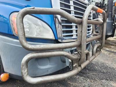 Freightliner Cascadia 125 Bumper Guard