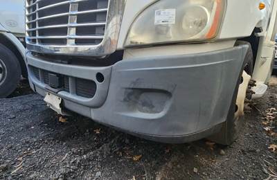 Freightliner Cascadia 113 Front Bumper