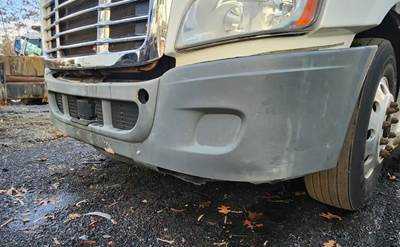 Freightliner Cascadia 113 Front Bumper