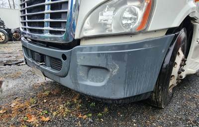 Freightliner Cascadia 113 Front Bumper