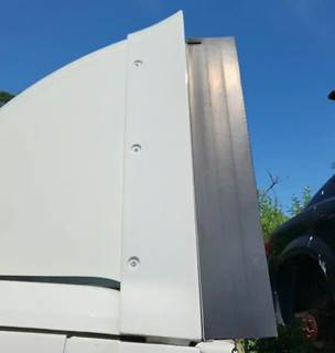 Freightliner Cascadia 113 Left Cab Fairing