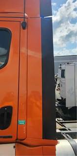 Freightliner Cascadia 113 Left Cab Fairing