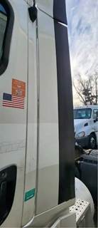 Freightliner Cascadia 113 Left Cab Fairing