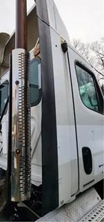 Freightliner Cascadia 113 Right Cab Fairing