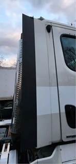 Freightliner Cascadia 113 Right Cab Fairing