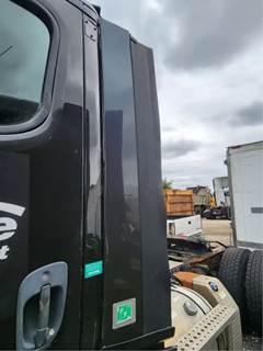 Freightliner Cascadia 113 Left Cab Fairing