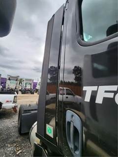 Freightliner Cascadia 113 Right Cab Fairing