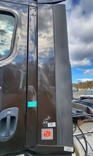 Freightliner Cascadia 113 Left Cab Fairing