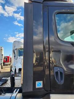 Freightliner Cascadia 113 Right Cab Fairing
