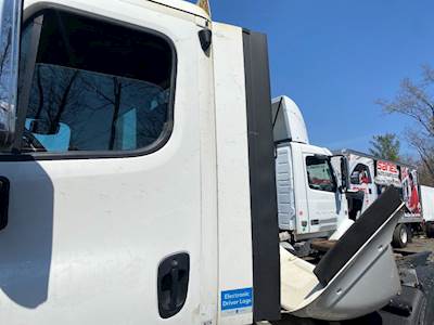 Freightliner Cascadia 125 Cab Fairing