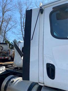 Freightliner Cascadia 125 Cab Fairing