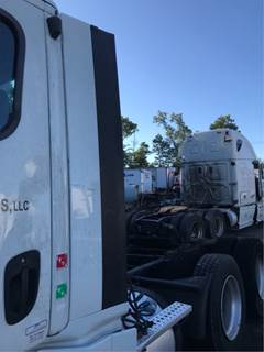 Freightliner Cascadia 125 Cab Fairing