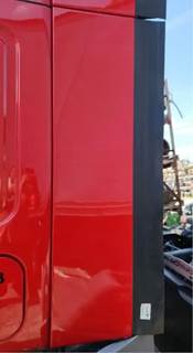 Freightliner Cascadia 125 Left Cab Fairing