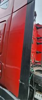 Freightliner Cascadia 125 Left Cab Fairing