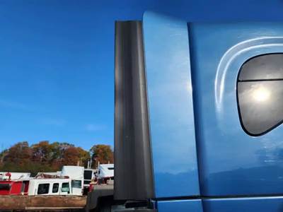 Freightliner Cascadia 125 Right Cab Fairing