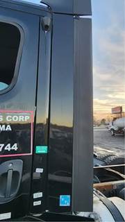 Freightliner Cascadia 125 Left Cab Fairing