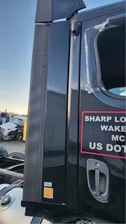 Freightliner Cascadia 125 Right Cab Fairing