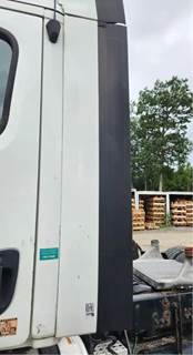 Freightliner Cascadia 125 Left Cab Fairing