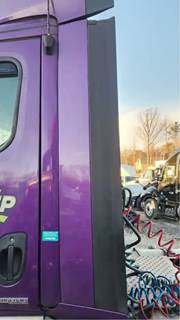 Freightliner Cascadia 125 Left Cab Fairing