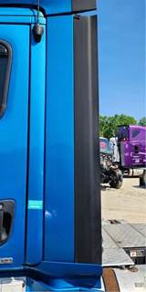 Freightliner Cascadia 125 Left Cab Fairing