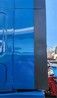 Freightliner Cascadia 126 Left Cab Fairing