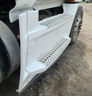 Freightliner Cascadia 126 Right Cab Fairing