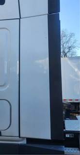 Freightliner Cascadia 126 Left Cab Fairing