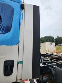 Freightliner Cascadia 126 Left Cab Fairing