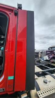 Freightliner Cascadia 126 Left Cab Fairing