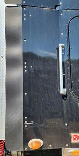 Freightliner FLD120SD Right Cab Fairing for a 2008 Freightliner FLD120SD Glider
