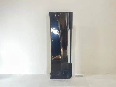 International LA617 Left Cab Fairing